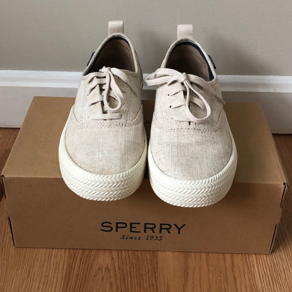 Sperry crest knot sneaker - used